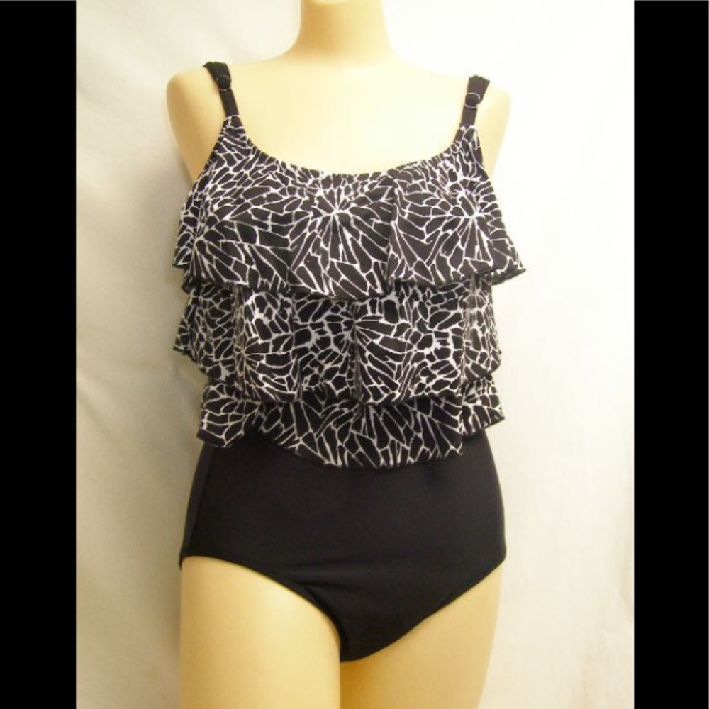 NWT 10 triple ruffle swimsuit black white